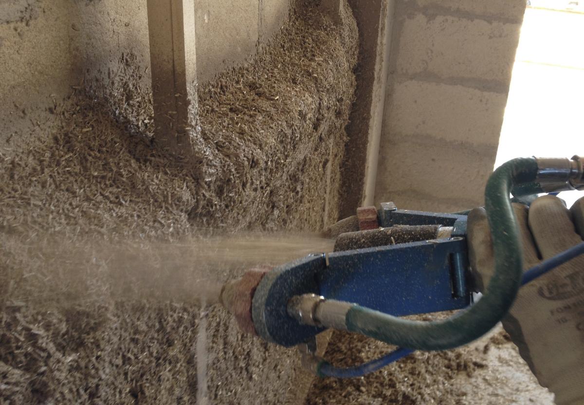 Pompa a proiezione per la posa di Natural Beton® in canapa e calce