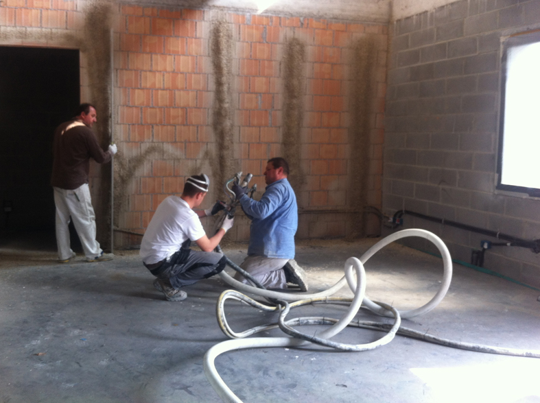 Posa a spruzzo del Natural Beton® in canapa e calce
